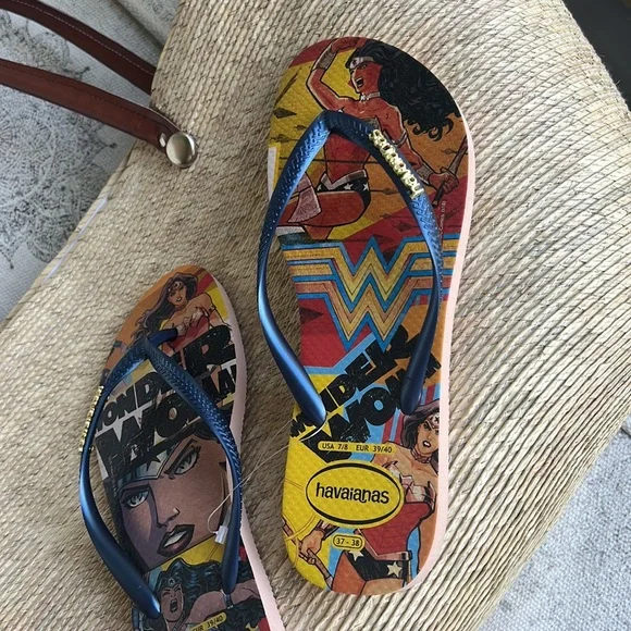 Wonder Woman havaianas flip flops NWT - Picture 3 of 5